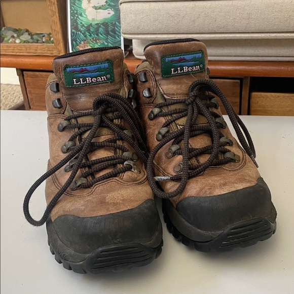 L.L. Bean Hiking Boots (classic! 🤩) - Picture 2 of 9